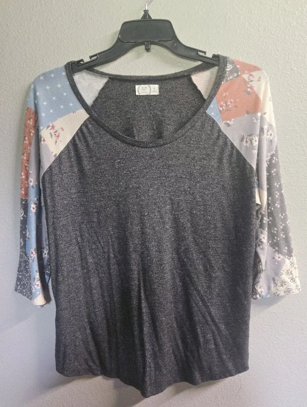 NWOT! 24/7 Maurices Gray Patchwork Sleeve Baseball Tee